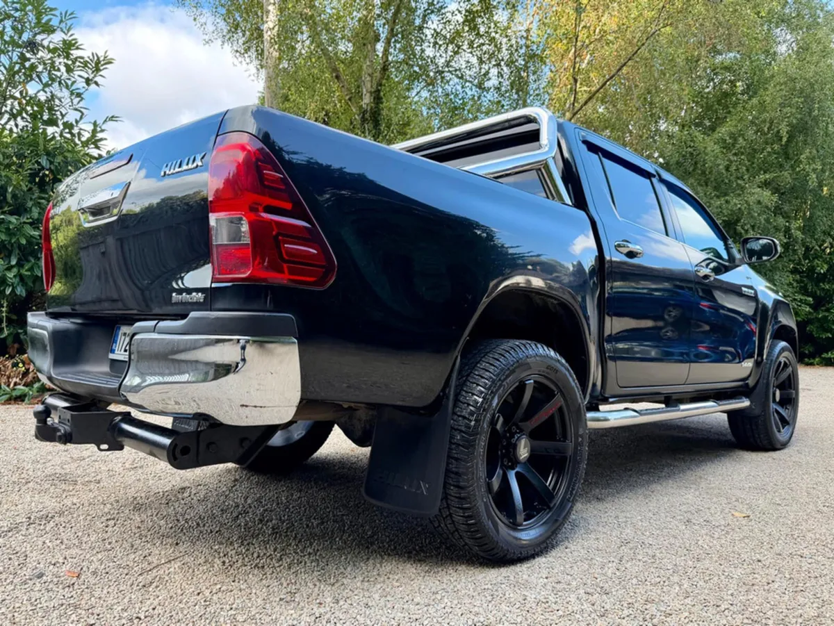 Toyota Hilux D-4D INVINCIBLE DC 4WD *Auto…Leather… - Image 3