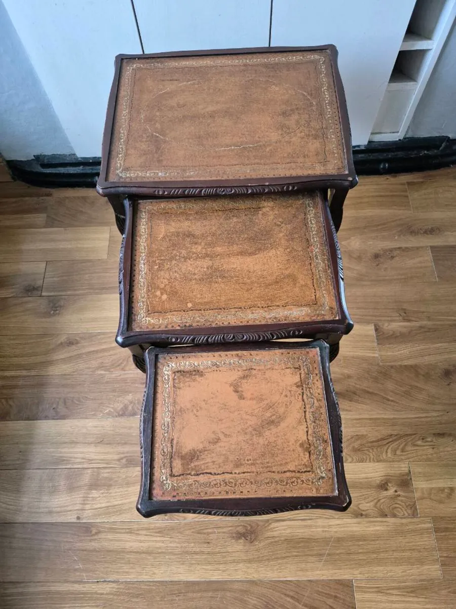Carved nest of tables with leather top - Image 3