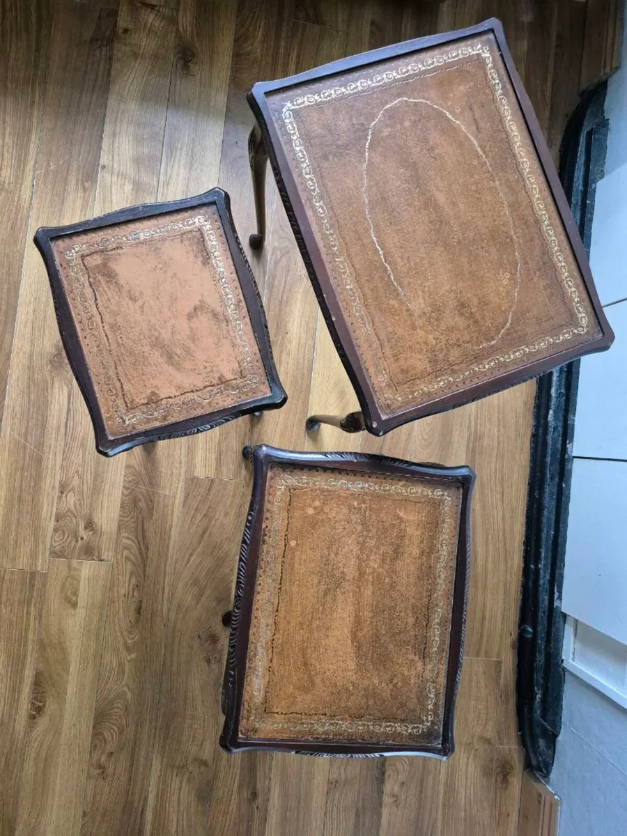 Carved nest of tables with leather top - Image 4