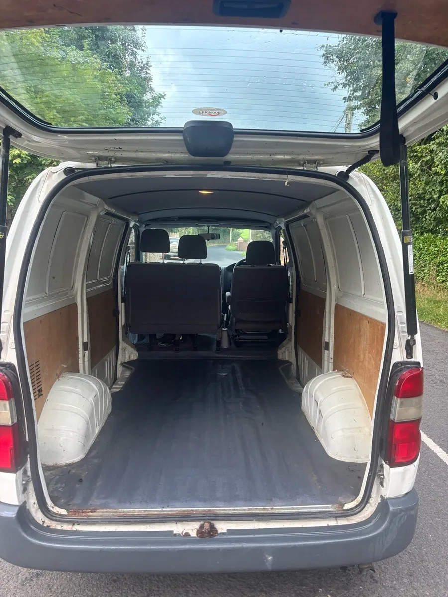 Toyota Hiace - Image 4