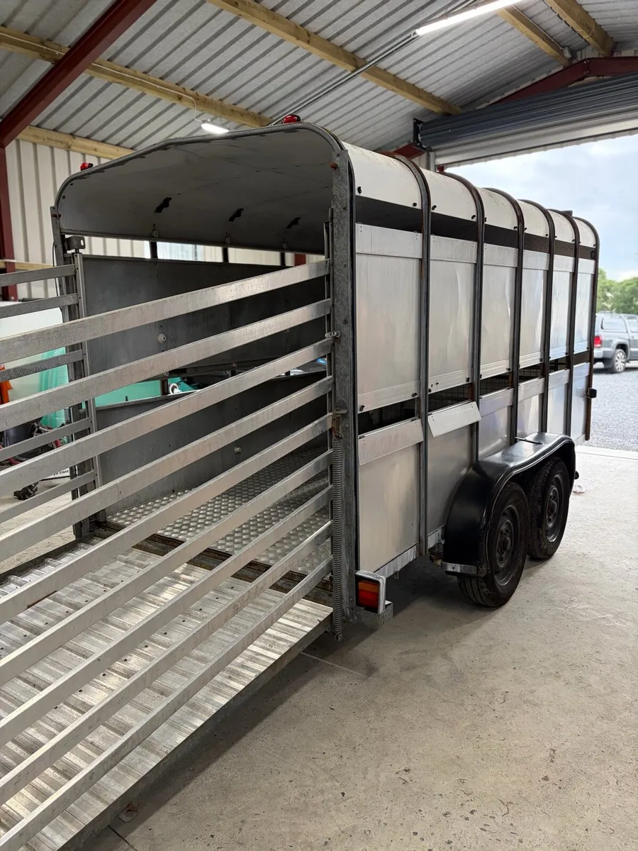 Trailer - Image 1