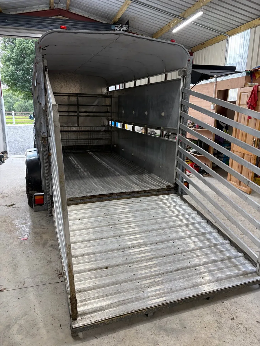 Trailer - Image 2