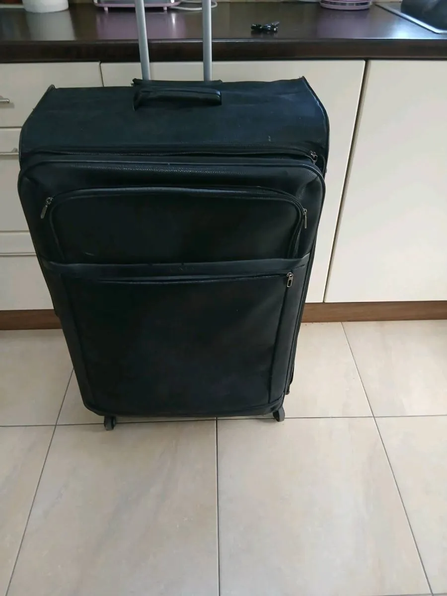 EXTRA LARGE SUITCASE 4 WHEELS - Image 1