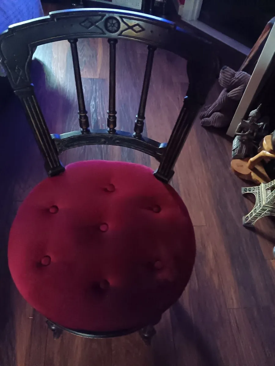 Antique chair - Image 1