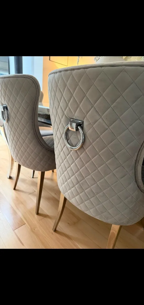 Dining table and chairs - Image 2