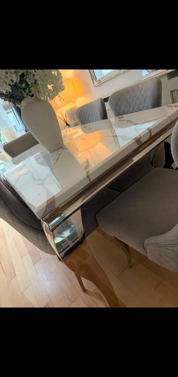 Dining table and chairs - Image 3