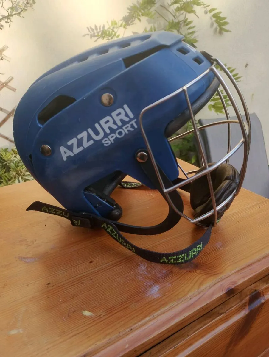 Child's helmet for hurling or camogie - Image 1