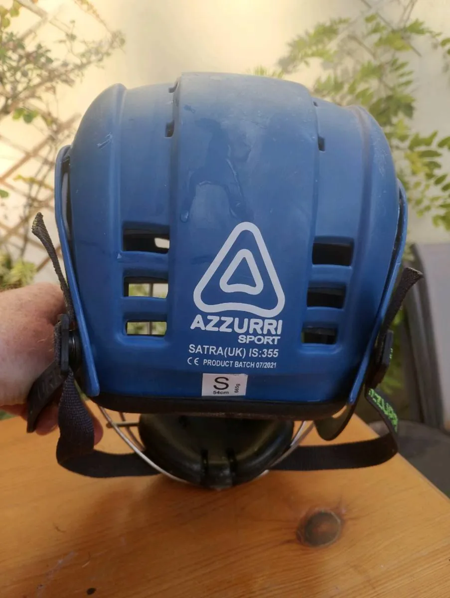 Child's helmet for hurling or camogie - Image 4