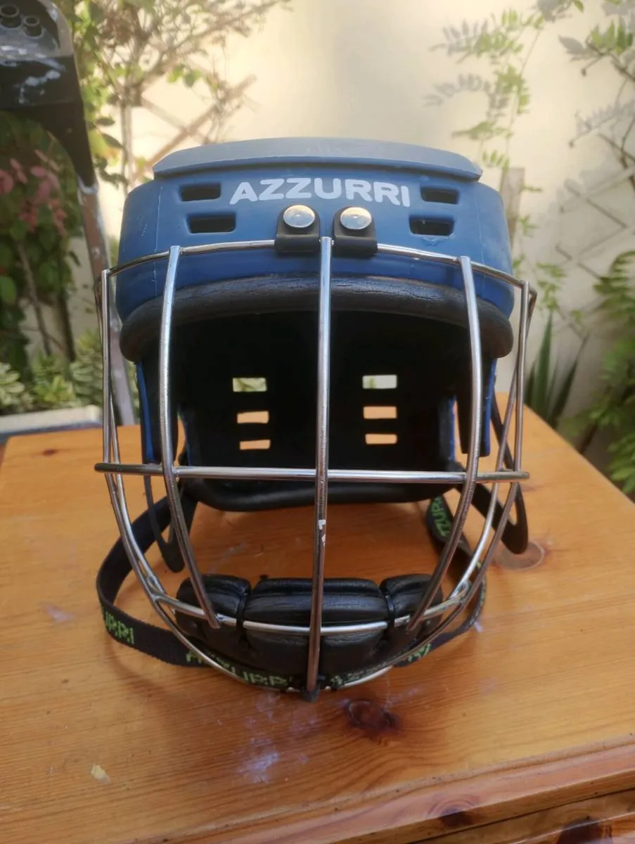 Child's helmet for hurling or camogie - Image 2