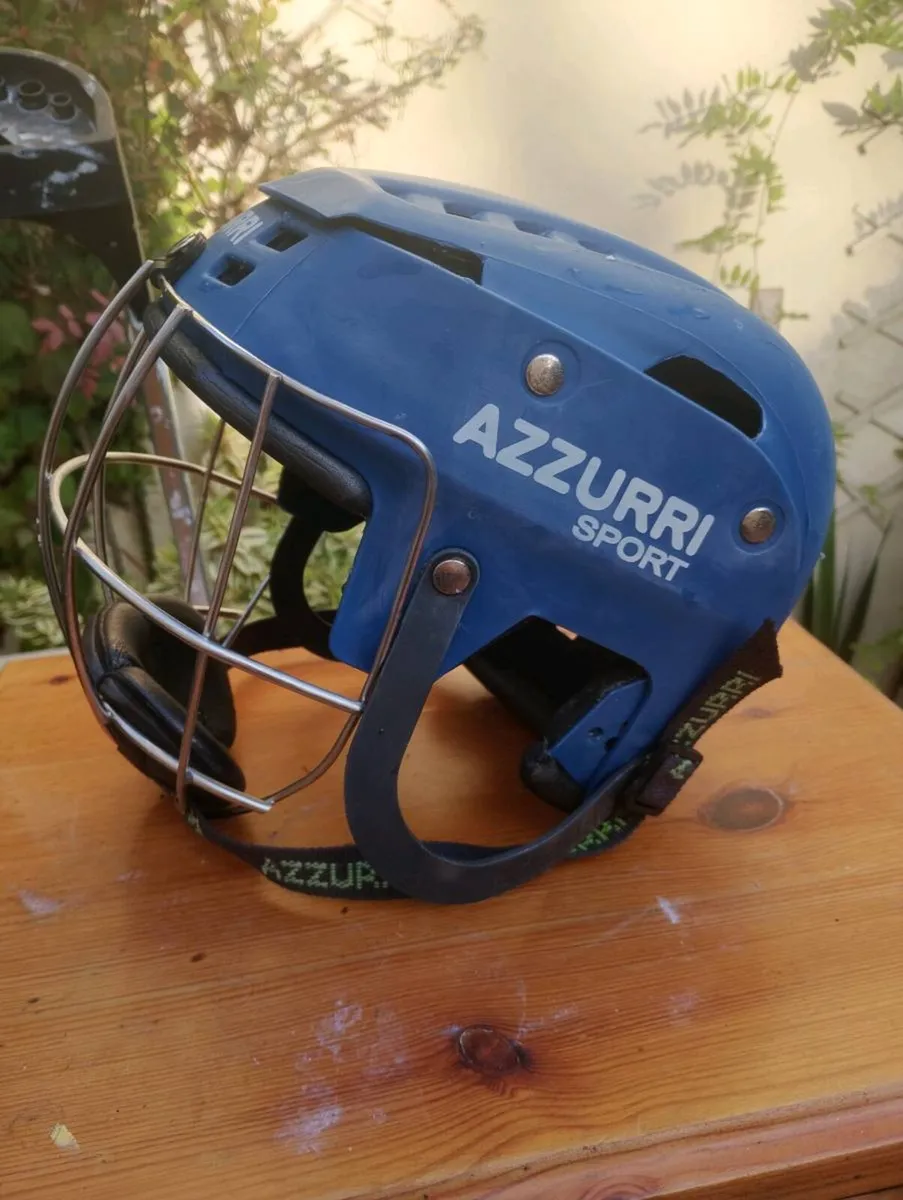 Child's helmet for hurling or camogie - Image 3