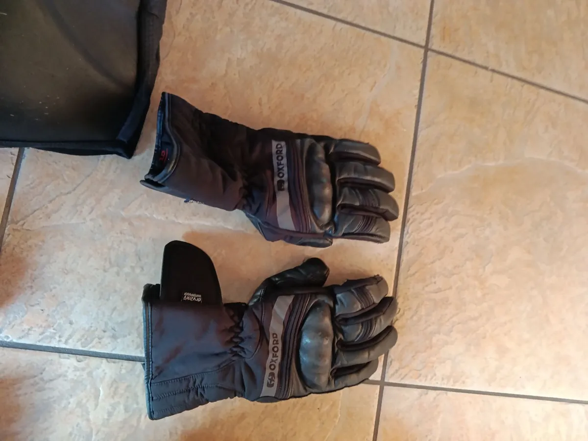 Motorcycle clothing and accessories - Image 2