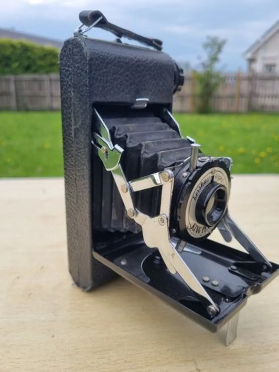 Vintage Kershaw eight-20 King Penguin folding came - Image 2