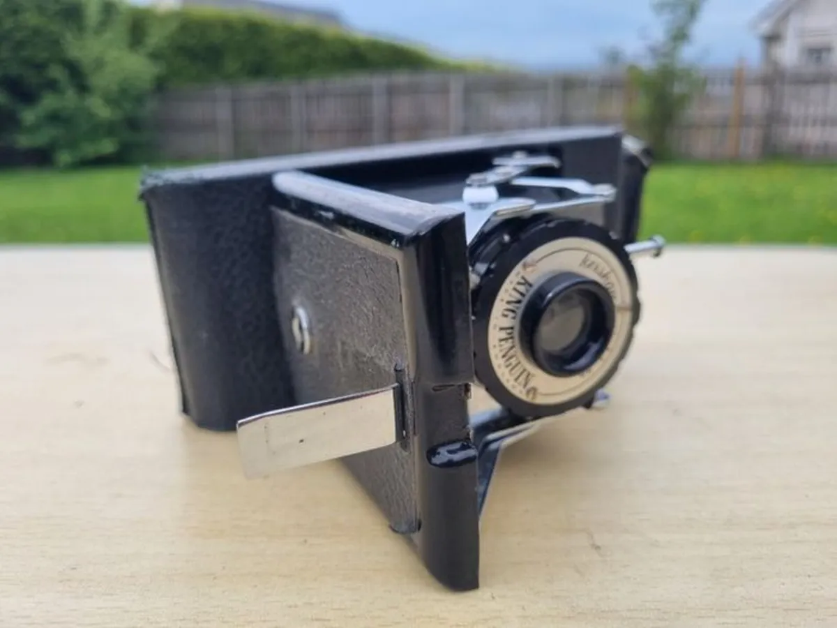 Vintage Kershaw eight-20 King Penguin folding came - Image 4
