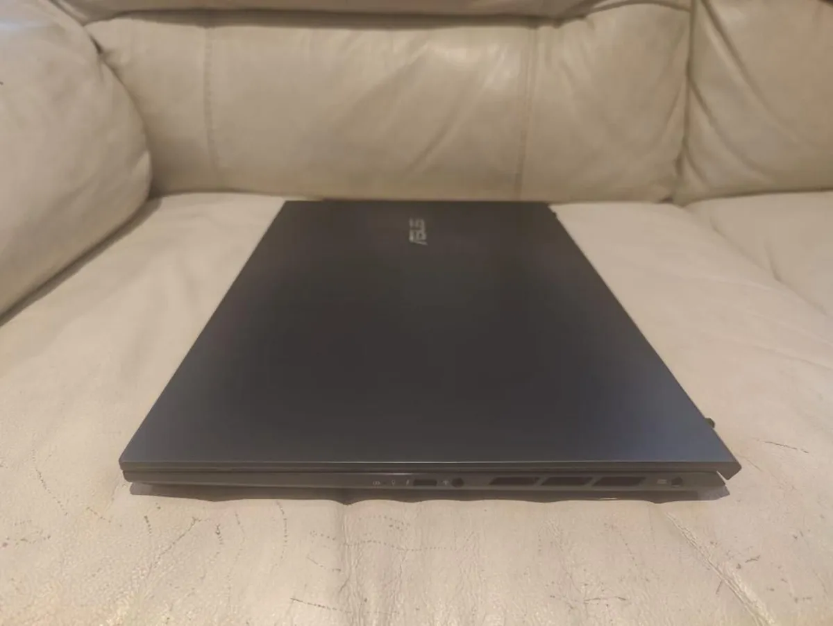 ASUS Zenbook Pro 15 GAMING 4K OLED Touch i7 16GB - Image 4