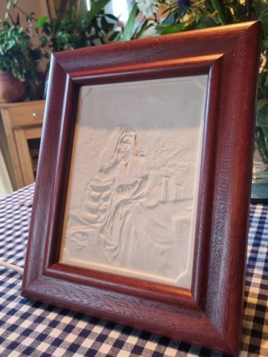 Belleek backlit picture - Image 4