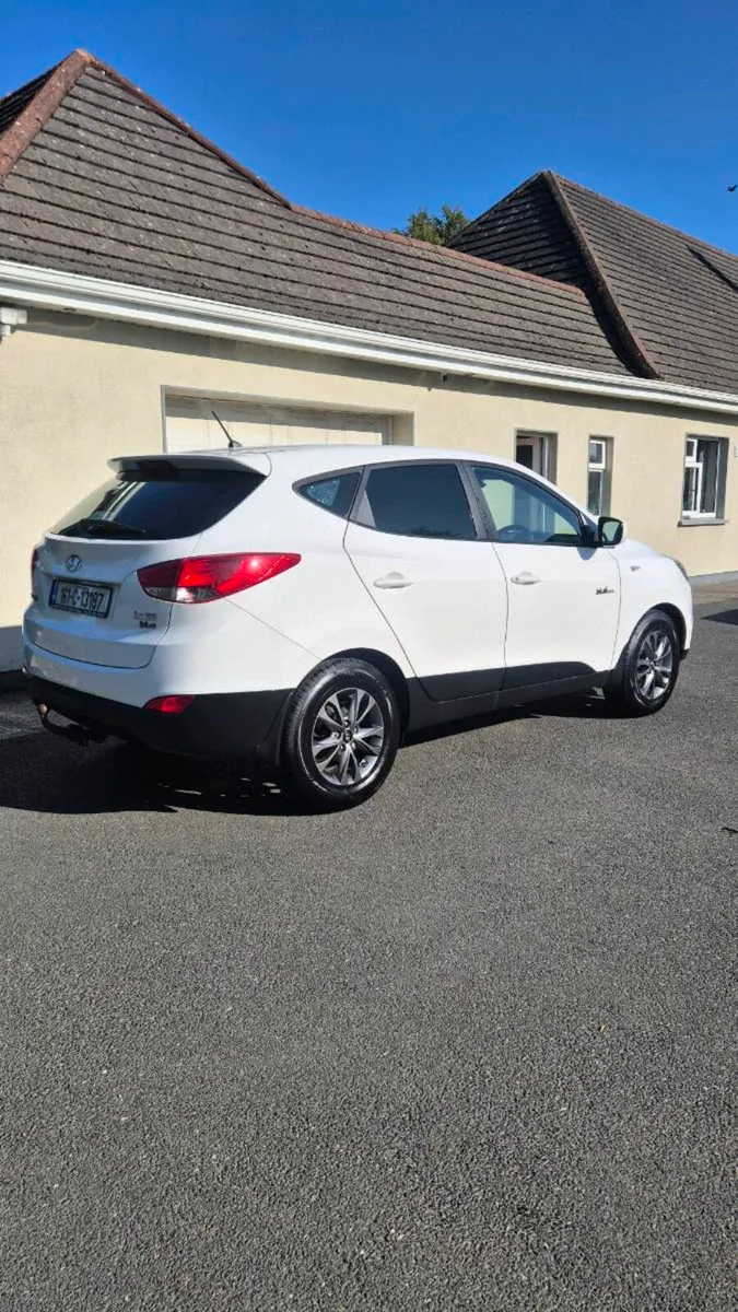 Hyundai ix35 2 seat commercial, new test - Image 3