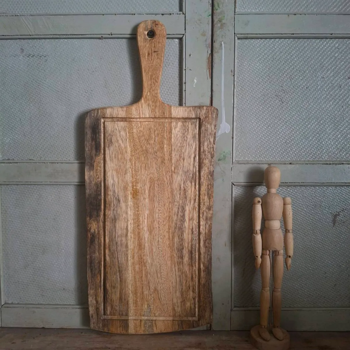 Large Mango Wood Cutting Board - Image 1