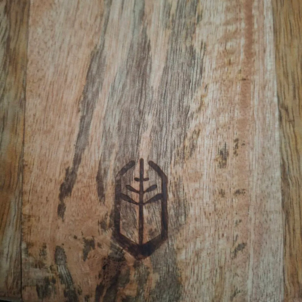 Large Mango Wood Cutting Board - Image 4