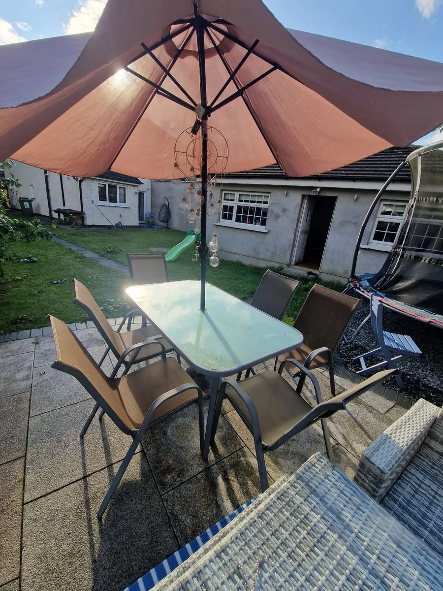 Patio furniture- Table with 6 Chairs - Image 1