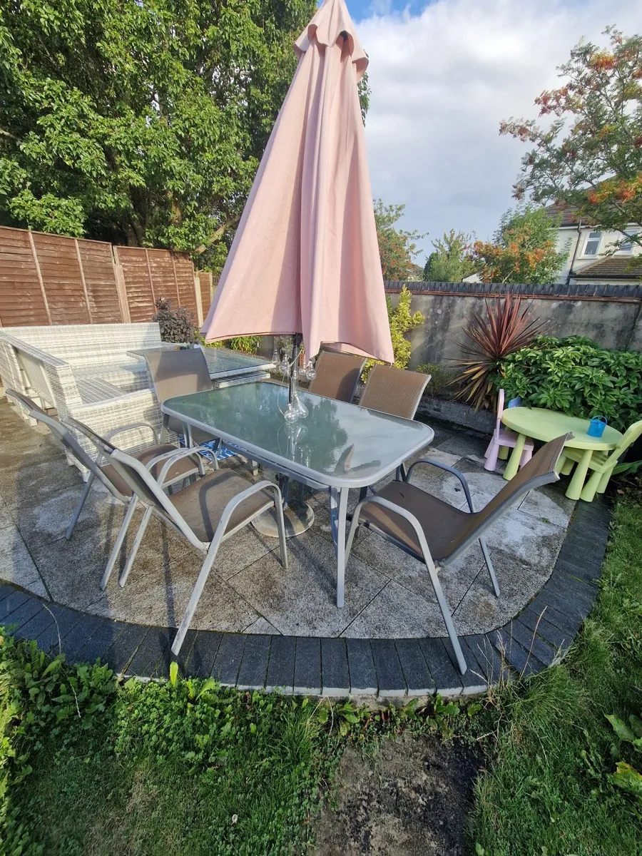 Patio furniture- Table with 6 Chairs - Image 2