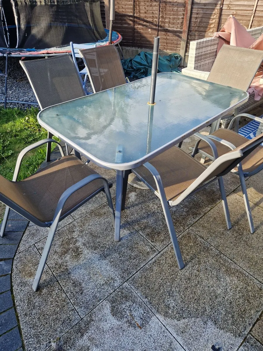 Patio furniture- Table with 6 Chairs - Image 3