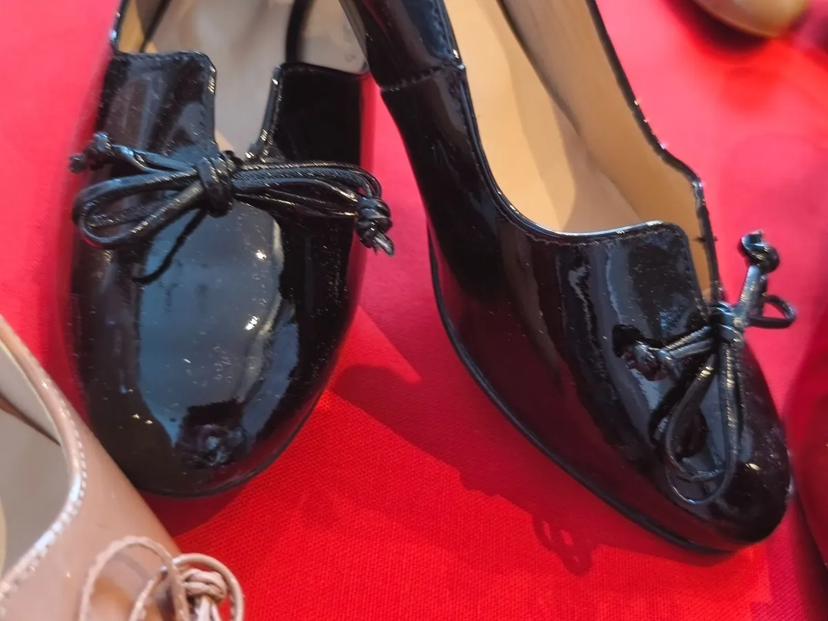 Women's leather shoes. - Image 2