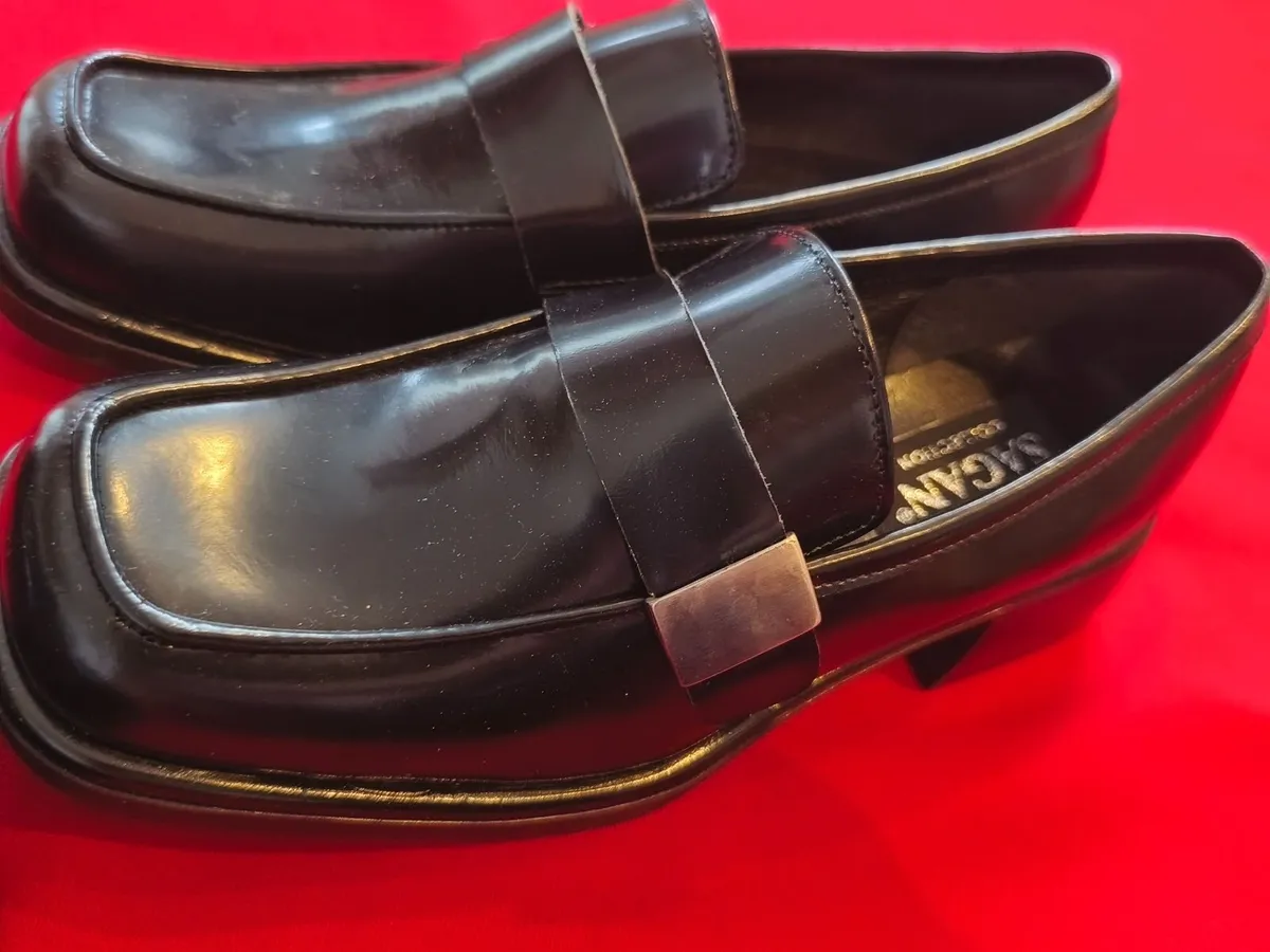 Women's leather shoes. - Image 4