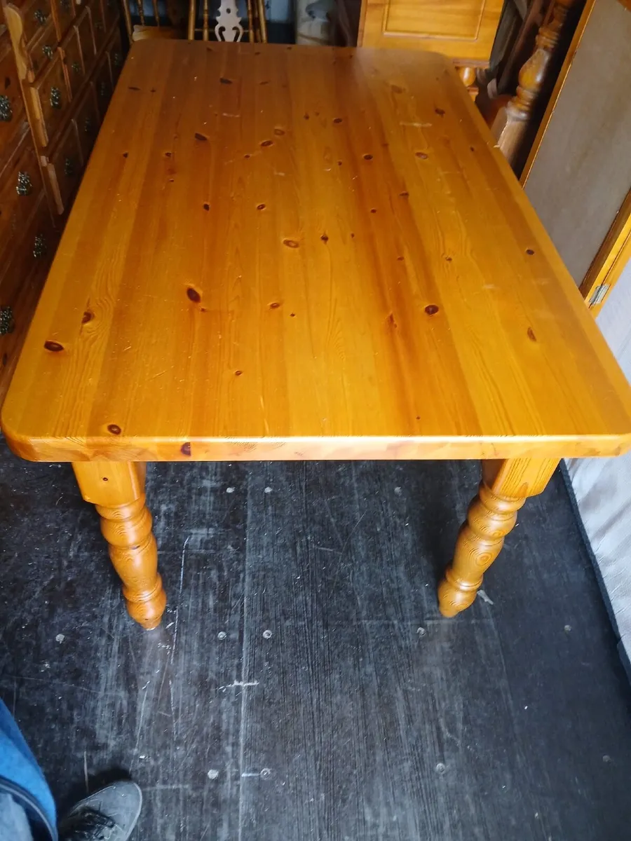 Kitchen table and chairs - Image 2
