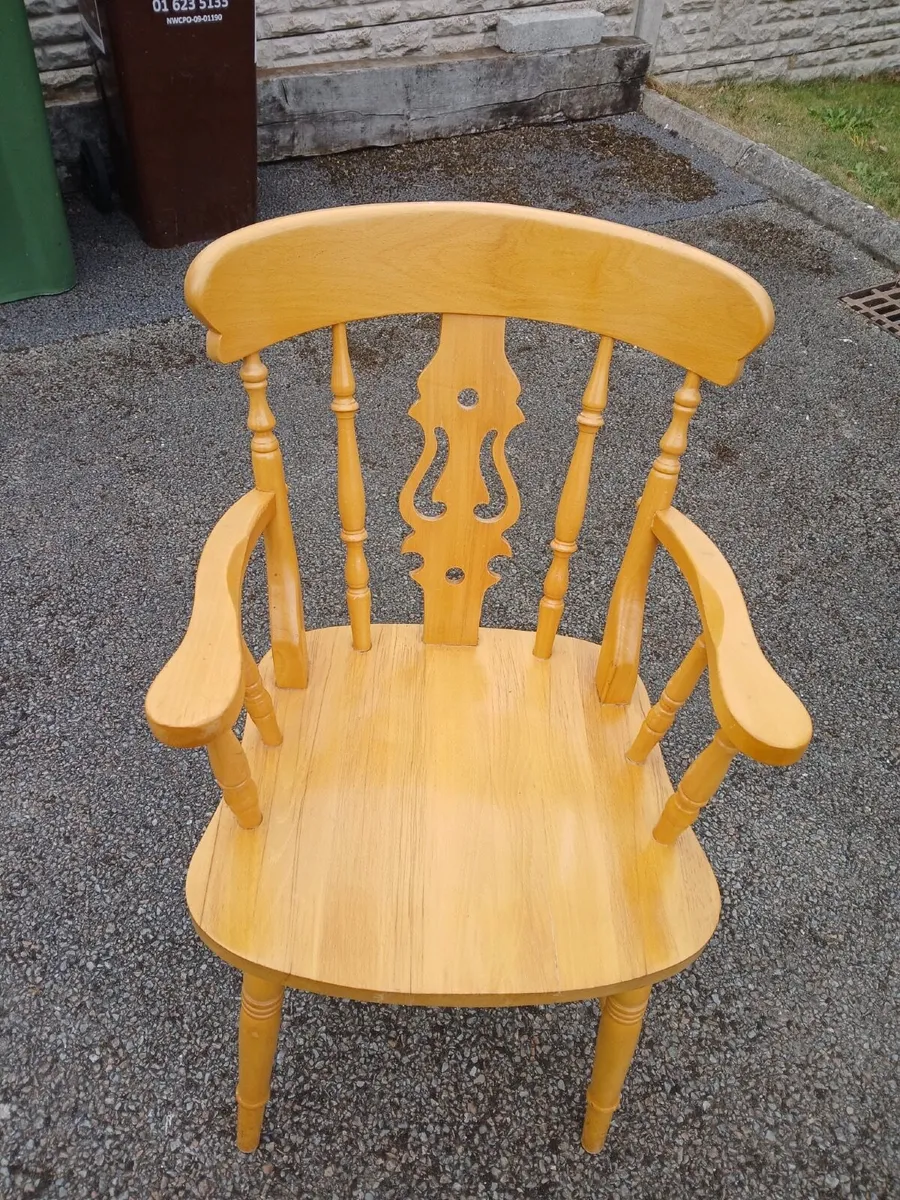 Kitchen table and chairs - Image 3