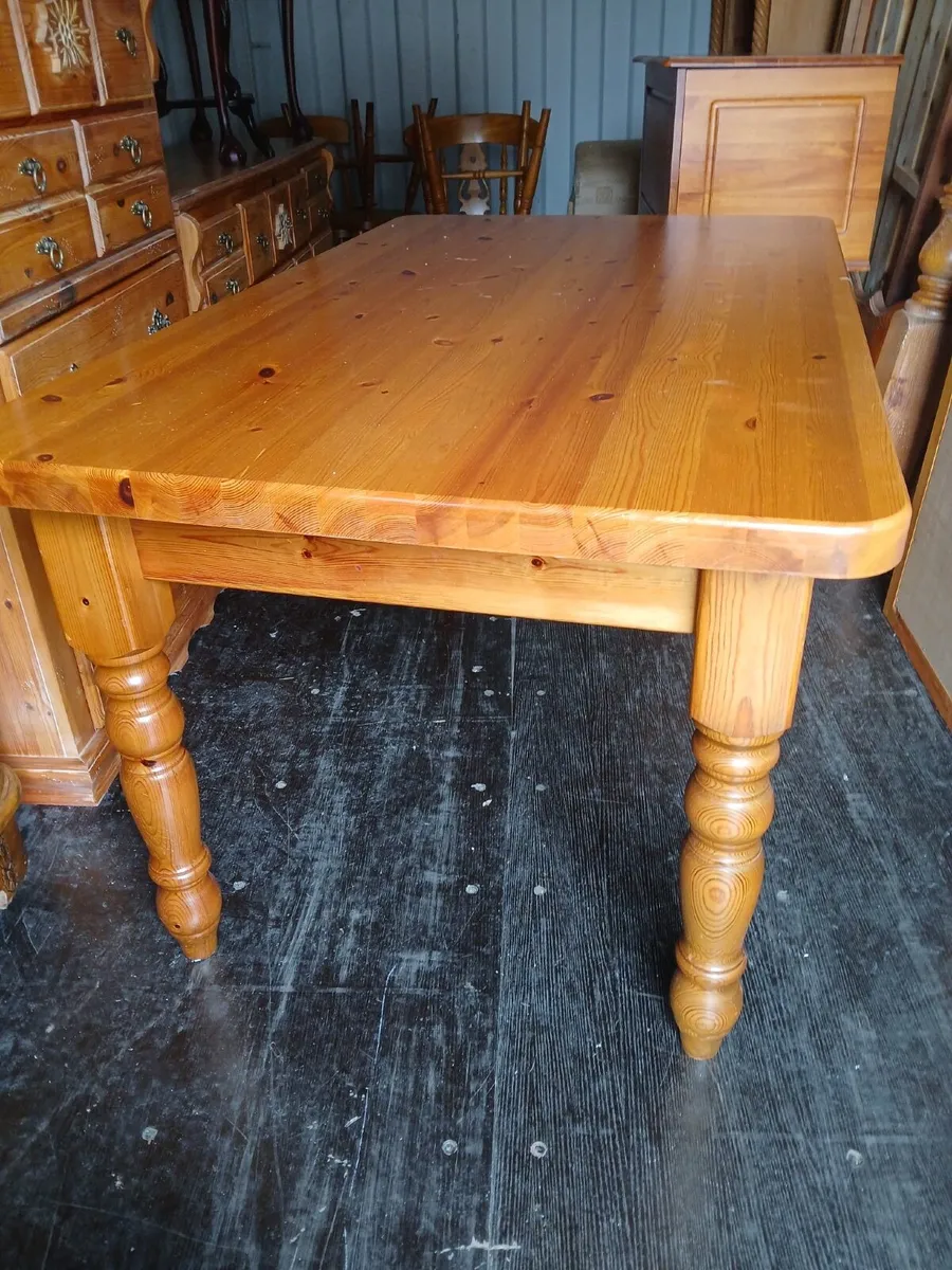 Kitchen table and chairs - Image 4