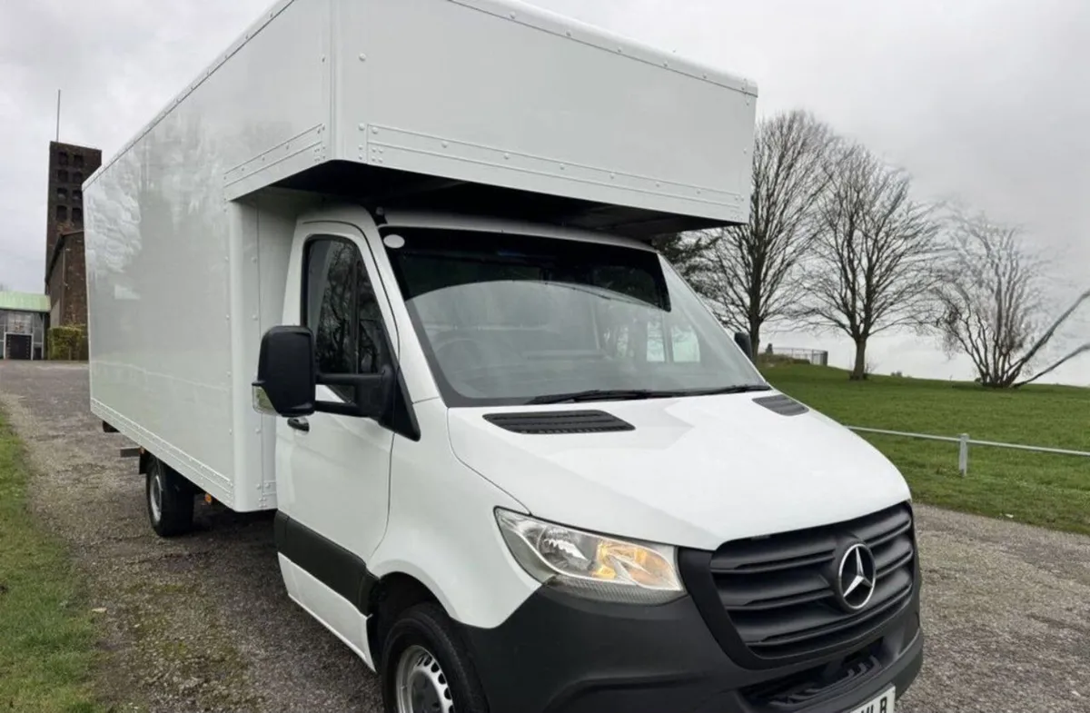 2022 Mercedes-Benz Sprinter Luton Box Van - Image 3