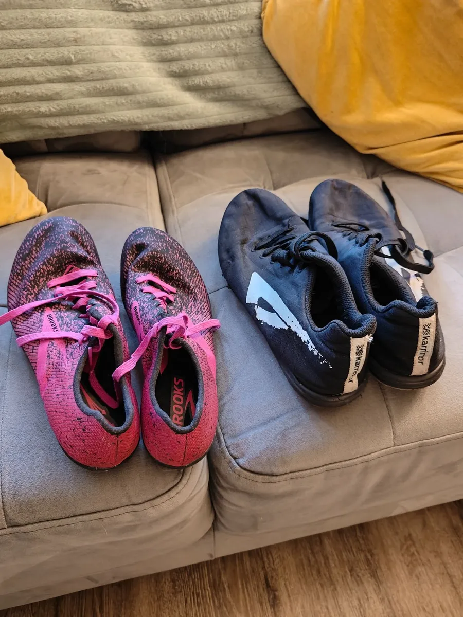 Running shoes with spikes UK 6 & UK 7 - Image 2