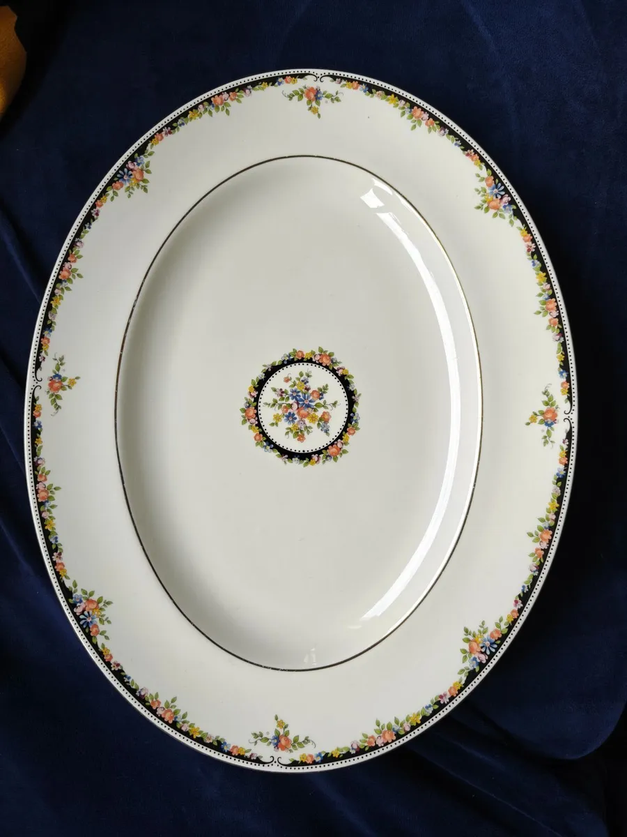 Wedgwood Osborne R4699 Large 14" Oval Plate - Image 1
