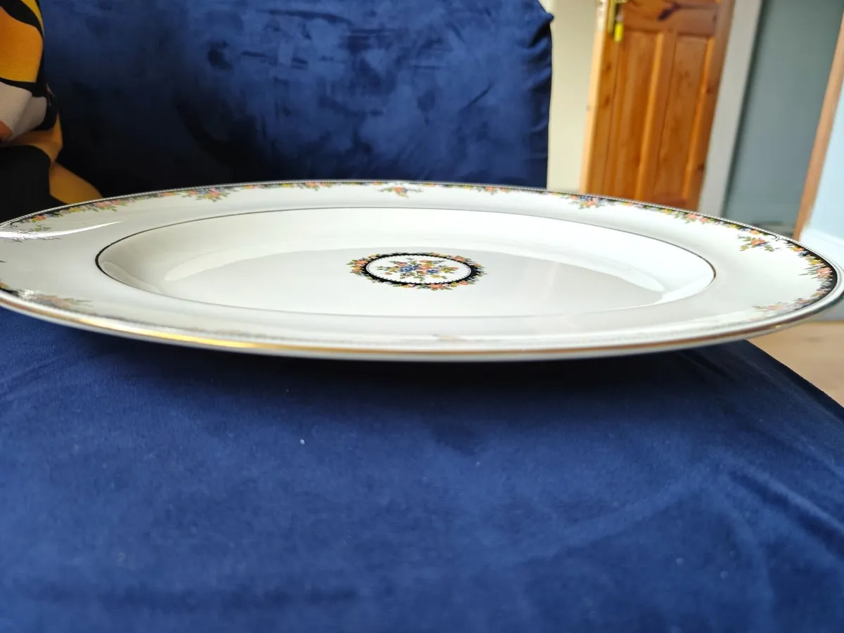 Wedgwood Osborne R4699 Large 14" Oval Plate - Image 4