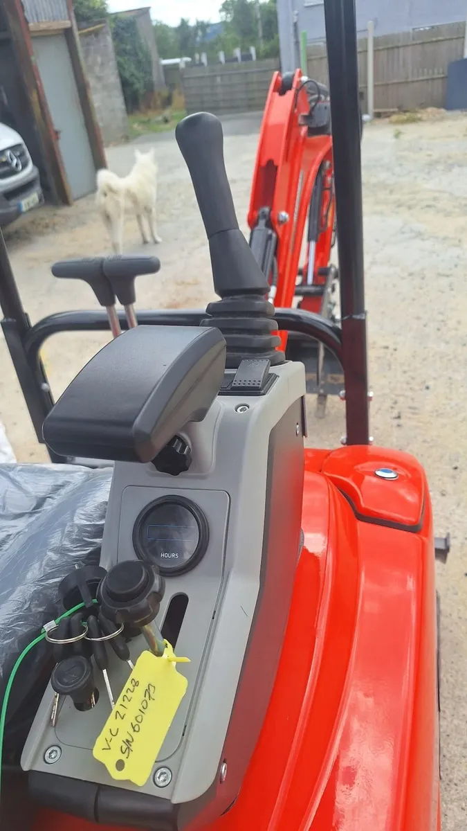 Mini digger 1.8 ton tpm - Image 3