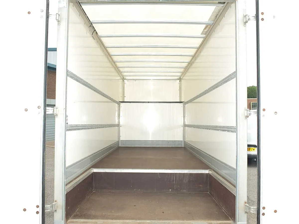 2021 Iveco Daily Luton Box Van - Image 3