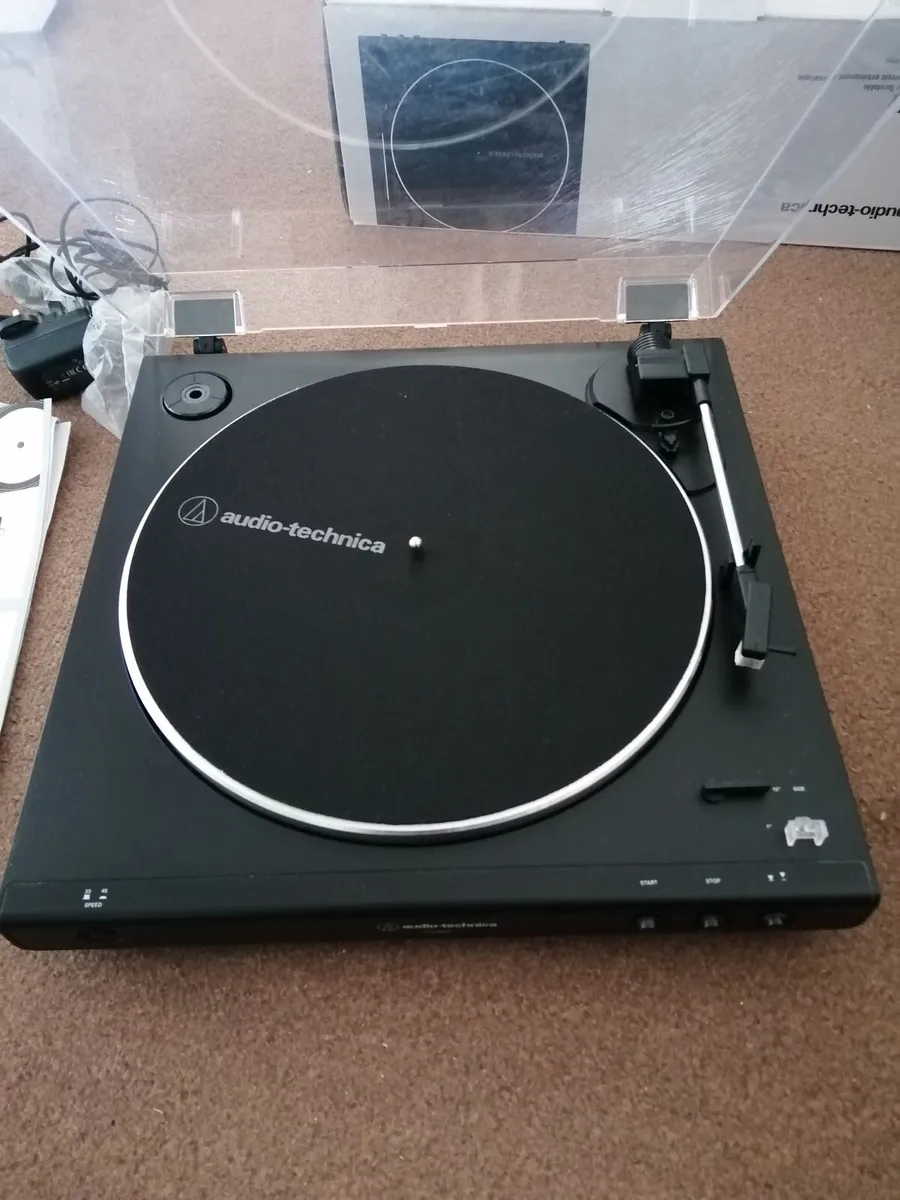 Record player /turn table - Image 1