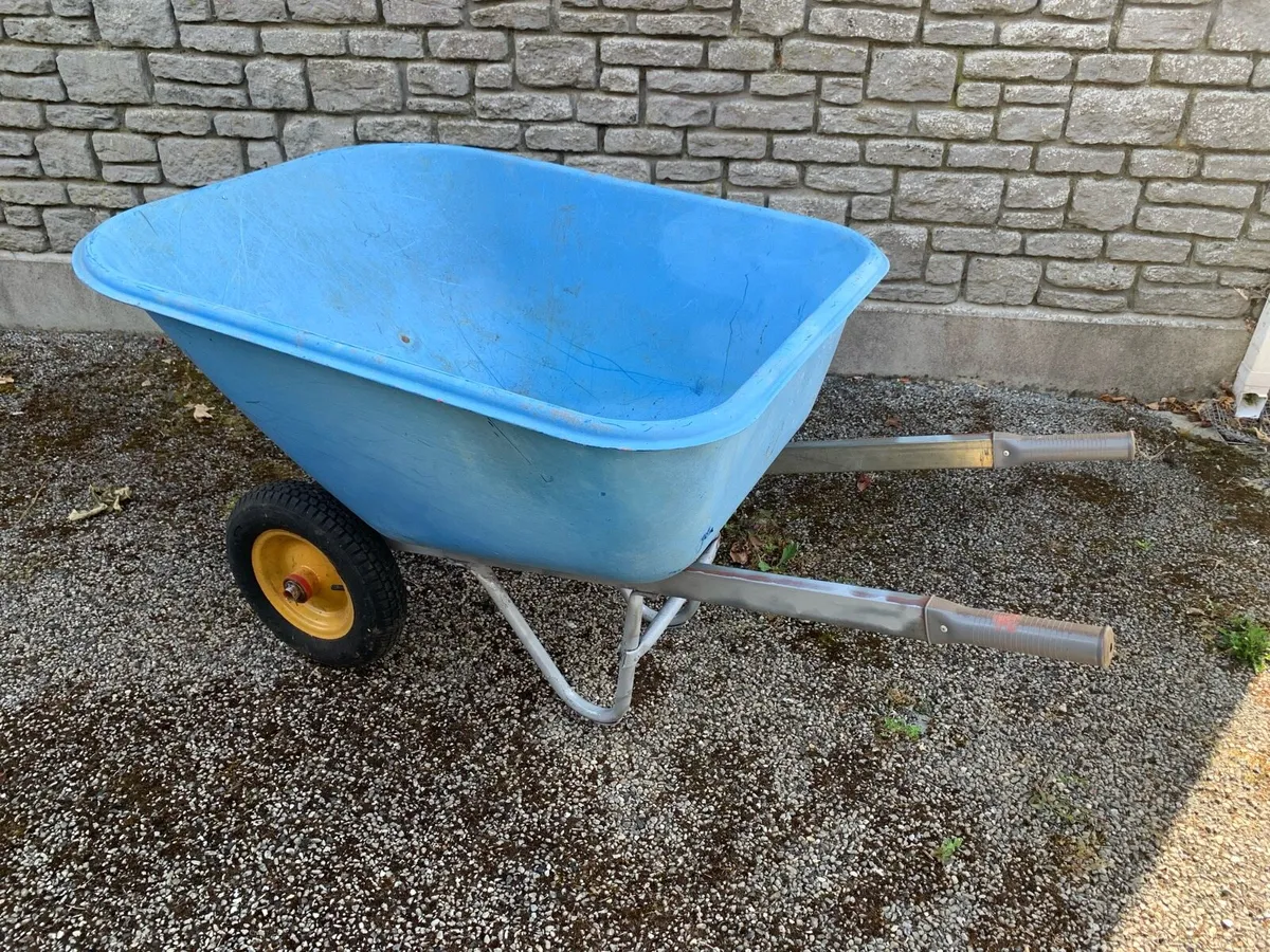 Heavy duty 200 litre extra large wheelbarrow - Image 3
