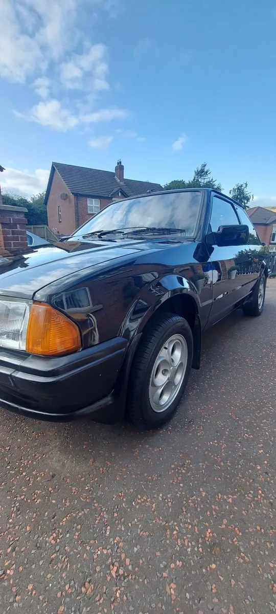 Classic Ford Escort 1982 Xr3 - Image 3