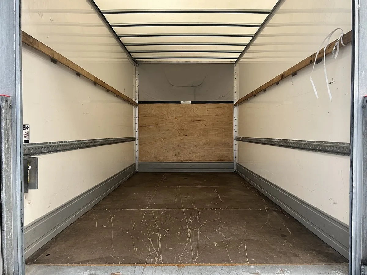 2023 Iveco Daily Luton Box Van - Image 3