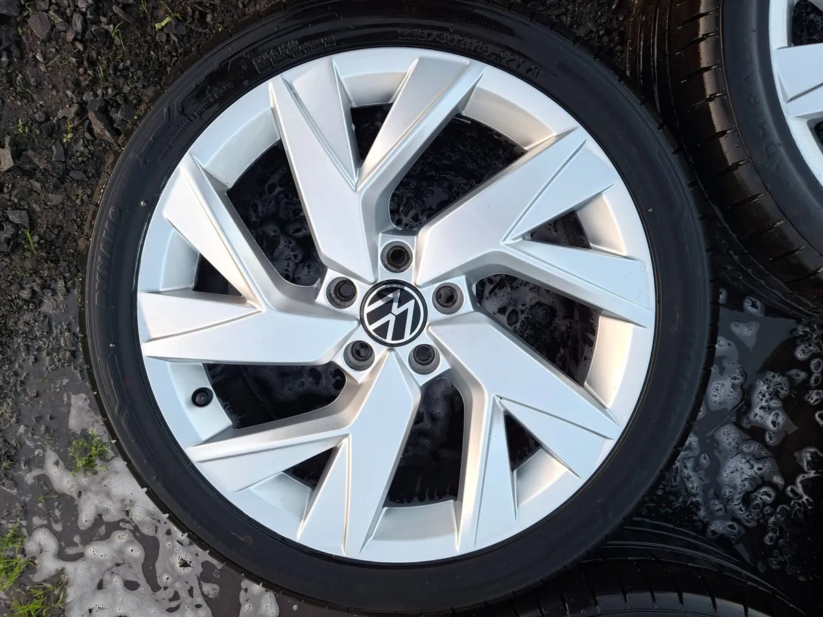 18" Genuine Vw Alloys with tyres - Image 1