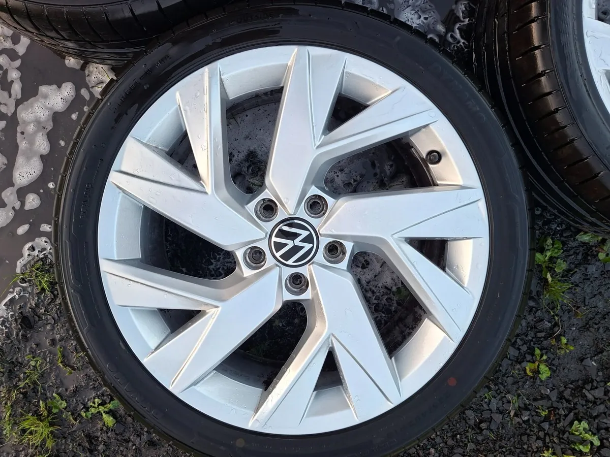 18" Genuine Vw Alloys with tyres - Image 3