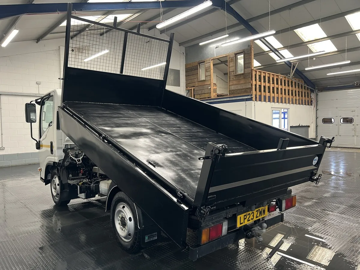2023 Isuzu Grafter Tipper Van - Image 2
