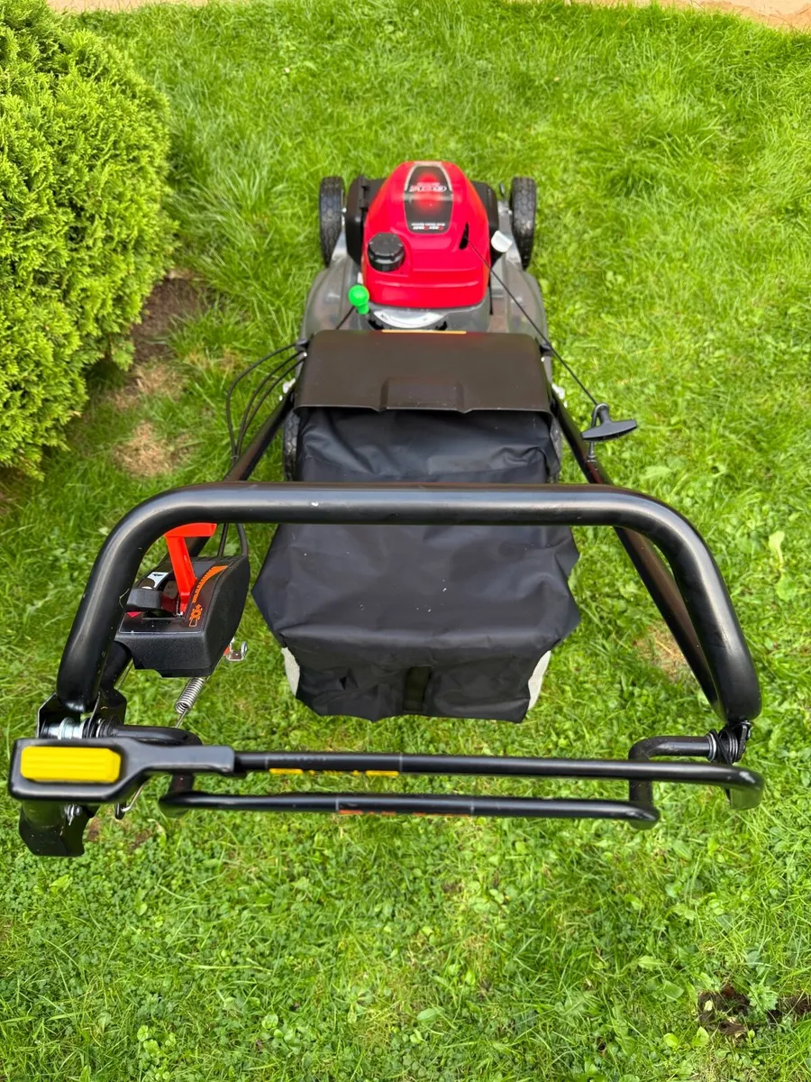 Honda HRX 537 lawnmower - Image 2