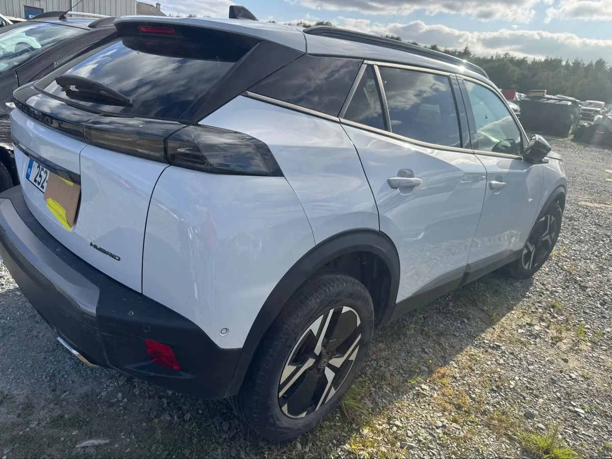 252 Peugeot 2008 Automatic Hybrid - Image 3