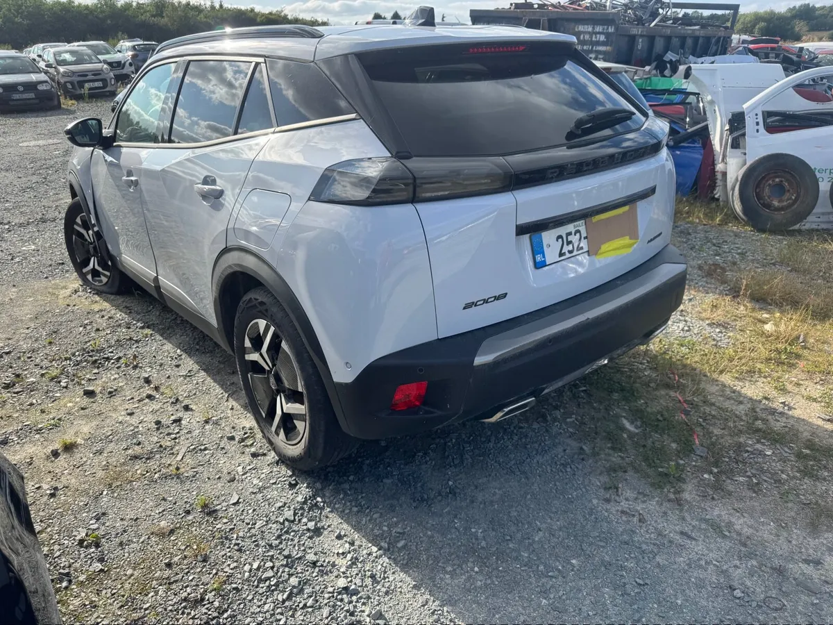 252 Peugeot 2008 Automatic Hybrid - Image 4