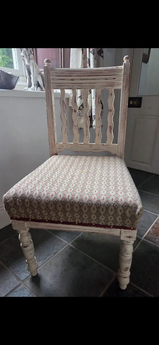Set of 4 wooden chairs - Image 1
