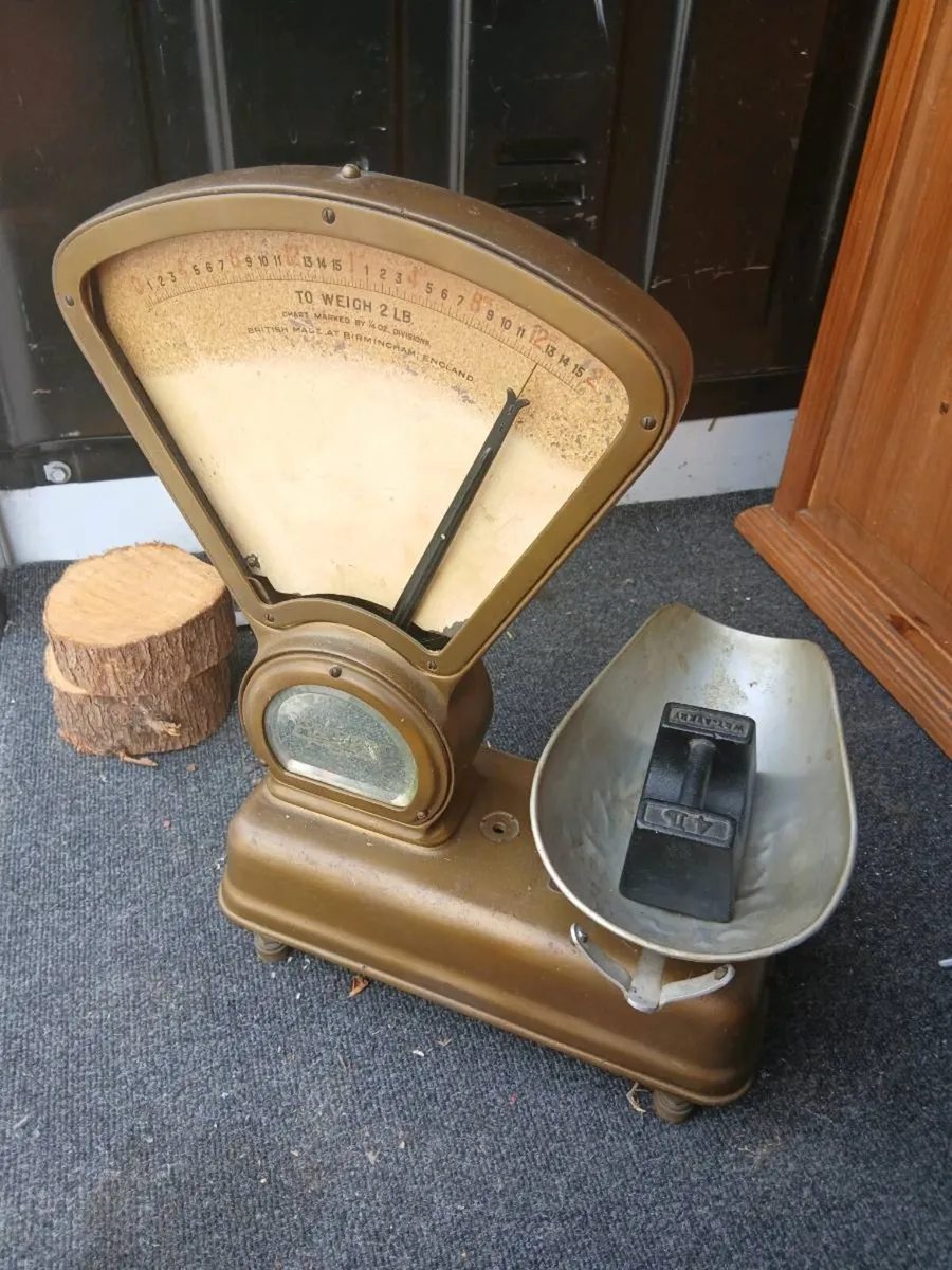 Antique weighing scale - Image 1