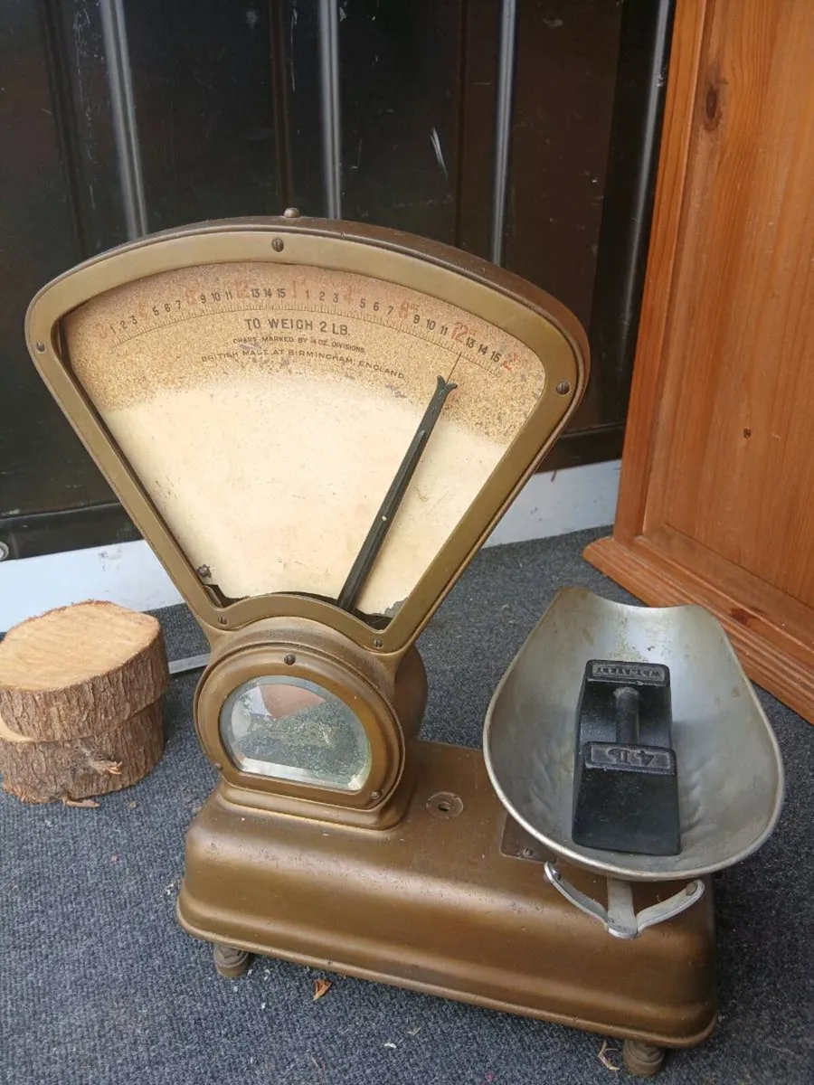 Antique weighing scale - Image 2