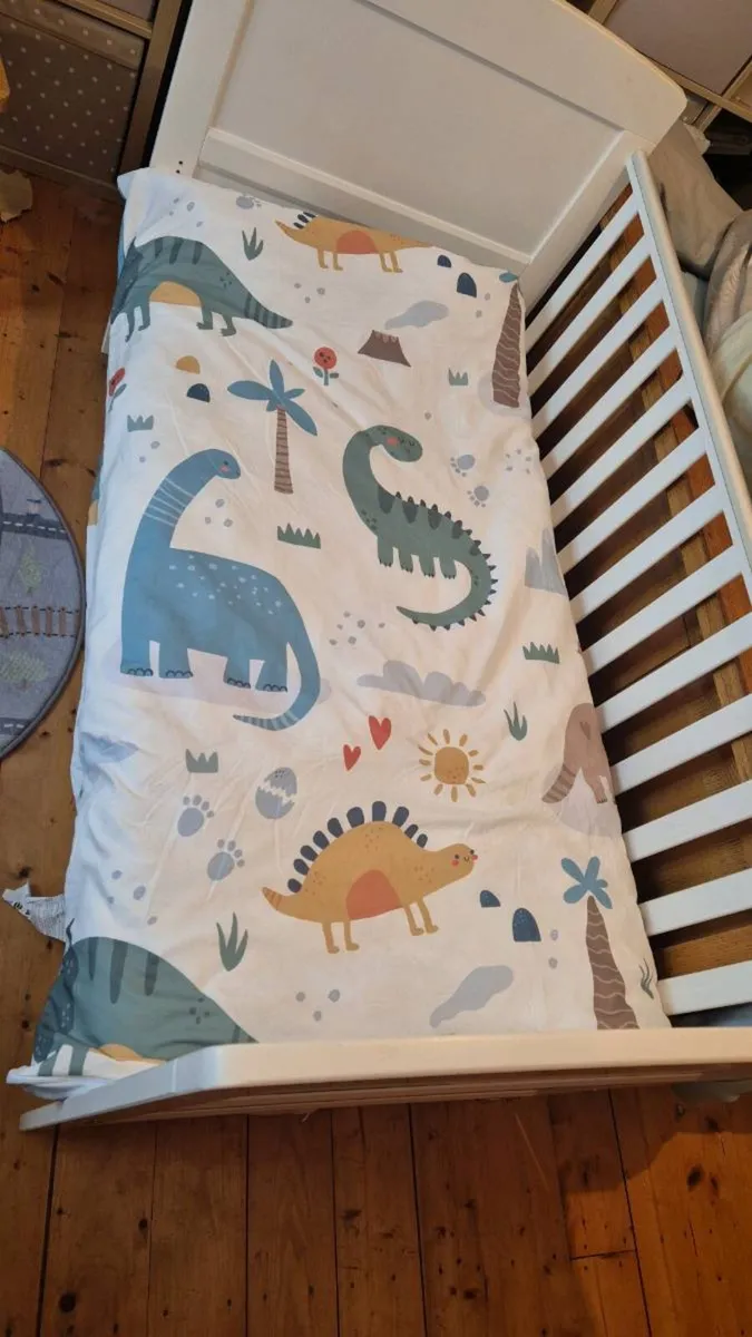 Cot & baby changing unit - Image 3